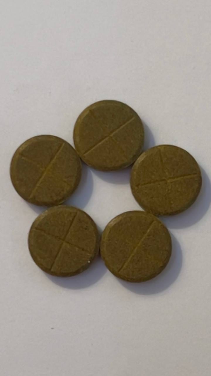 Таблетки GoGreenX крупным планом с насечками